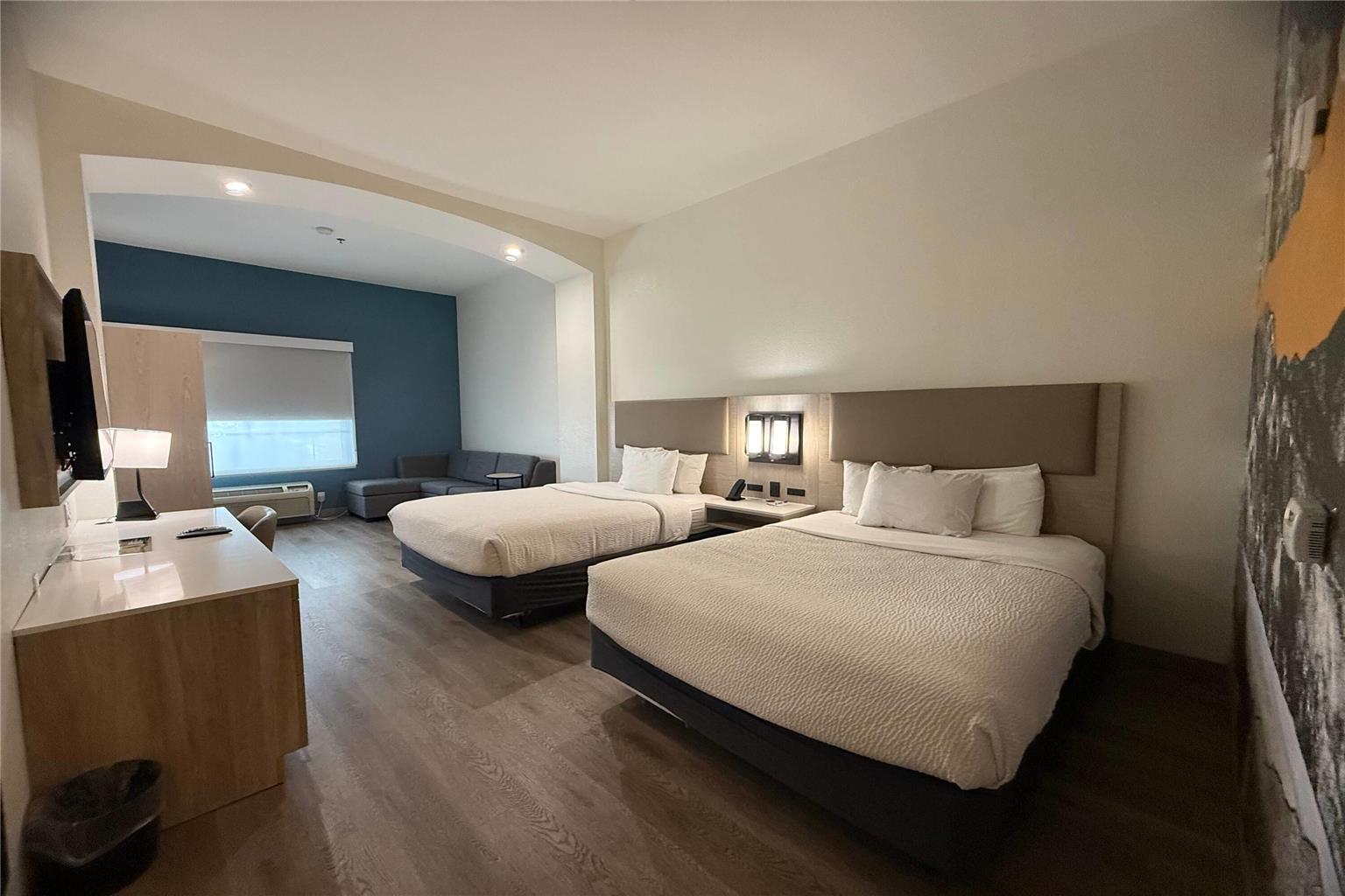 La Quinta Inn & Suites by Wyndham Albuquerque Midtown - photo 35