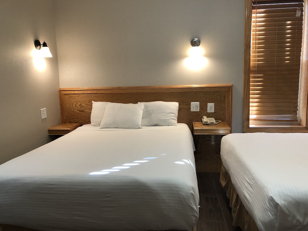 District Hotel - photo 10