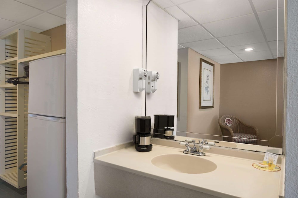 Days Inn by Wyndham Panama City Beach Beachfront Resort - photo 21