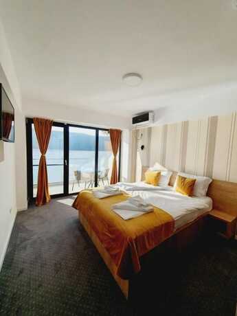 Pensiunea Sunshine — 4-Star Luxury Hotel in Eselnita, Romania