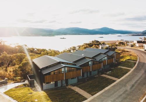 Kunama Townhouses — 4-Star Luxury Hotel in Jindabyne, Australia
