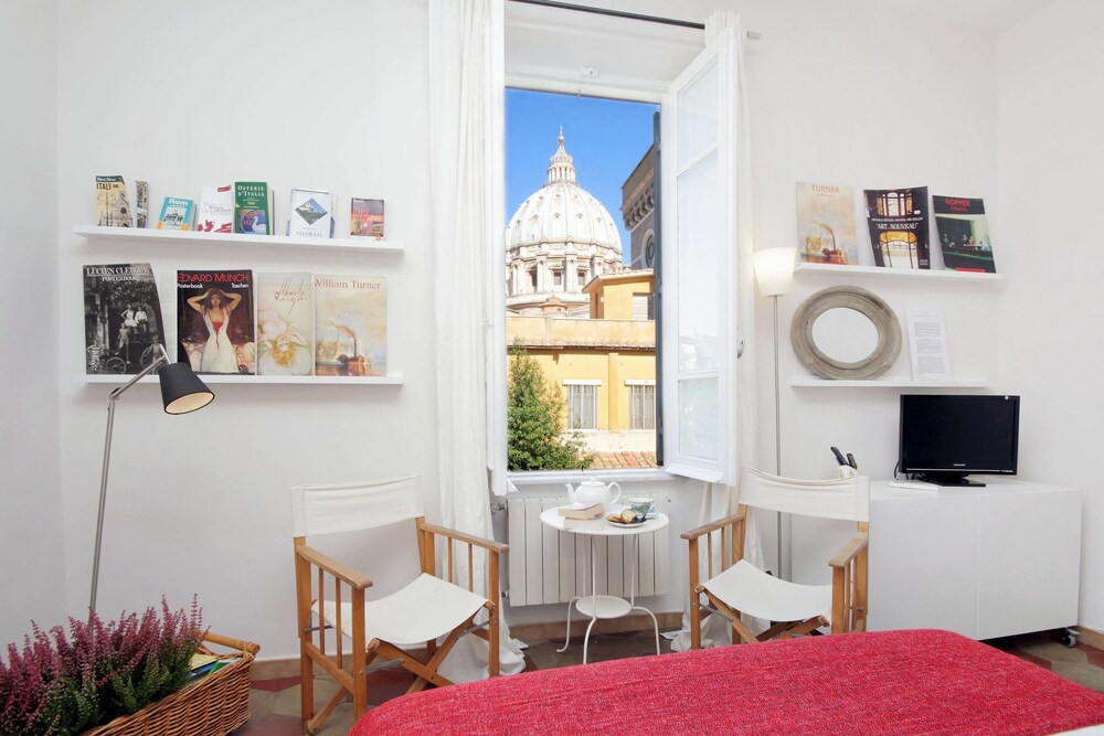 Michelangelo Charmsuite — 4-Star Luxury Hotel in Rome, Italy