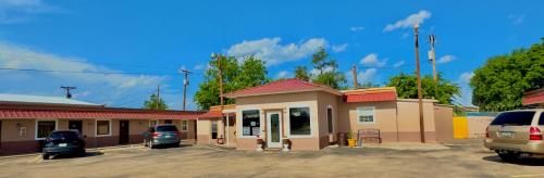 Budget Inn 15492191 — Post