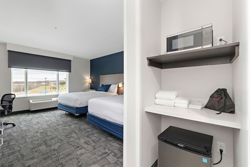 Holiday Inn Exp Parkville - photo 23