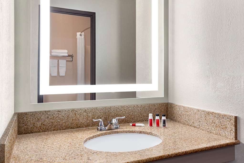Days Inn by Wyndham Kansas City International Airport - photo 22