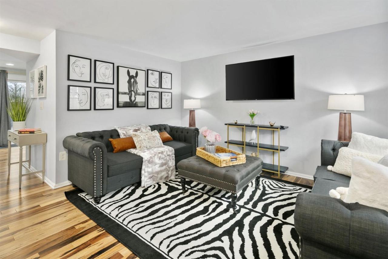 Modern Office Fast WiFi 40 Mins to DC in Sterling, United States