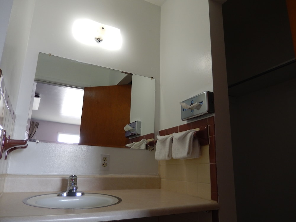 Townsman Motel - photo 8