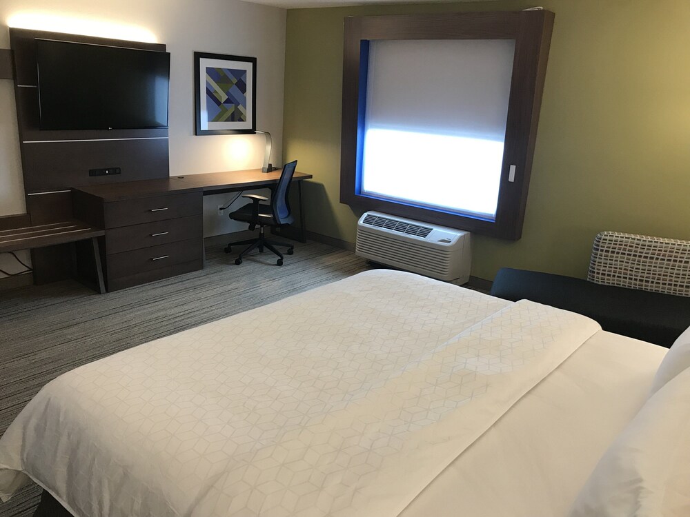 Holiday Inn Express & Suites Hannibal Medical Center by IHG - photo 11