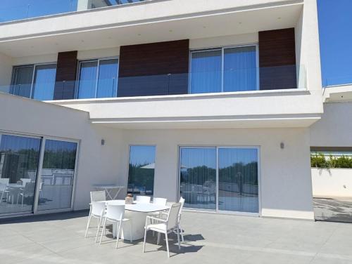 Sea Pearl Beachfront Villas Breeze