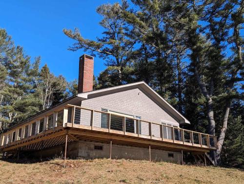Frenchman Bay Oceanfront Getaway — hotel in Sullivan