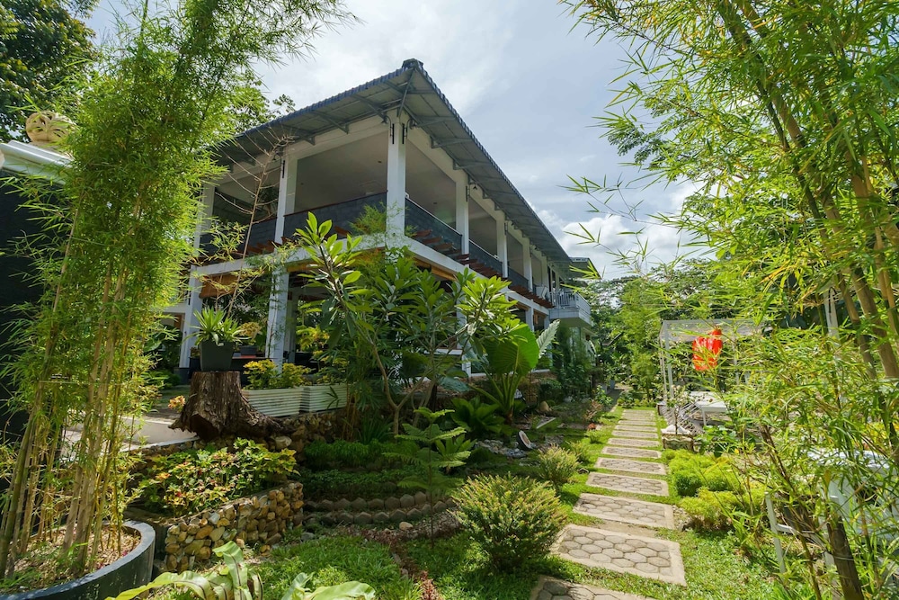 RedDoorz Premium @ The Heritage Bukit Lawang — hotel in Binjai