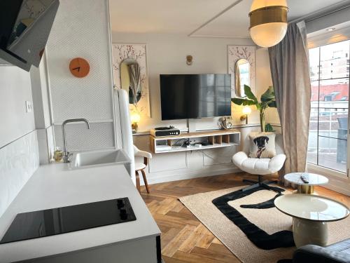 Le Boudoir de Longchamp - carbon neutral hotel in Suresnes