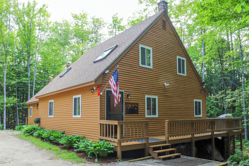 Cozy New Hampshire Retreat Near Attitash Mountain — 4-Star Luxury Hotel in Bartlett, United States