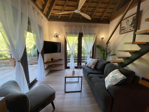 Villa Taaroa Legends — 4-Star Luxury Hotel in Haapiti, French Polynesia