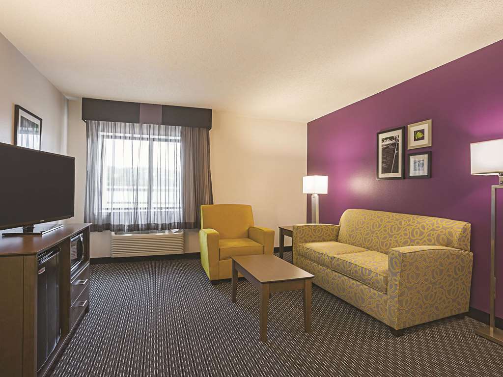 La Quinta Inn & Suites by Wyndham Atlanta Midtown Buckhead - photo 27