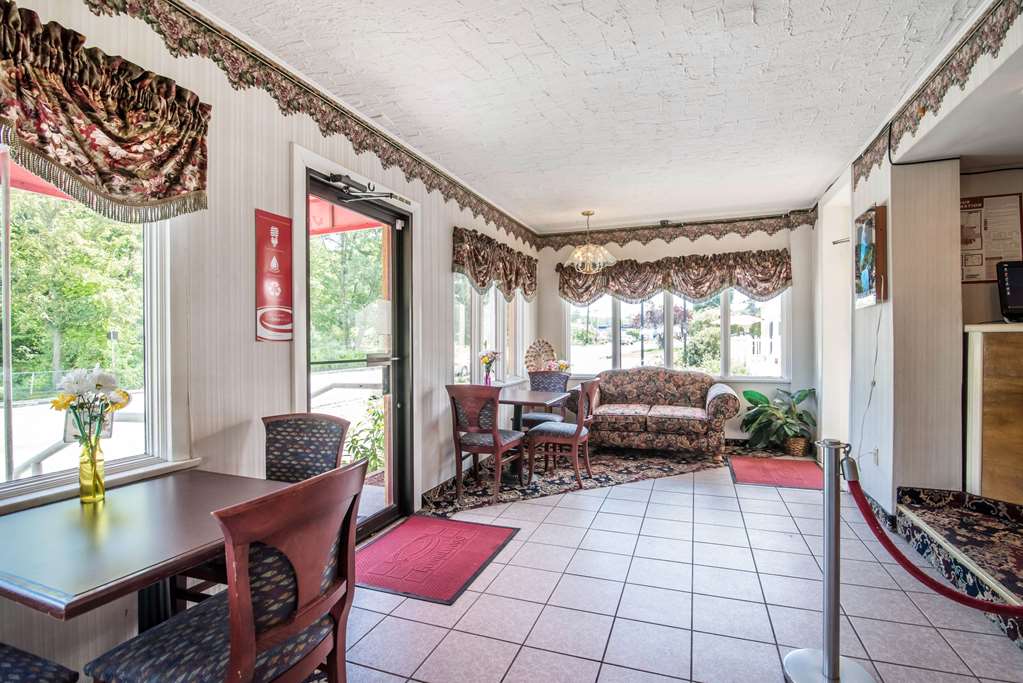 Econo Lodge Brattleboro South - photo 11