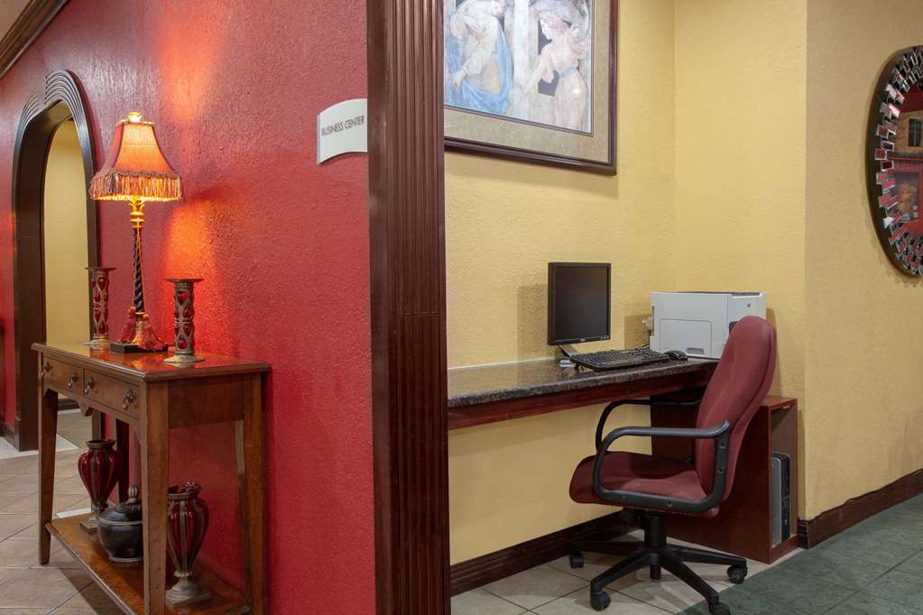 Ramada by Wyndham Davenport Orlando South - photo 35