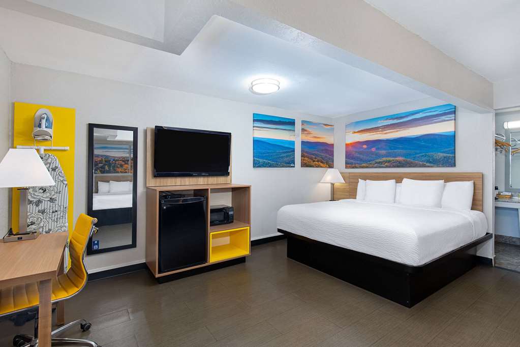 Days Inn by Wyndham Holladay - photo 30