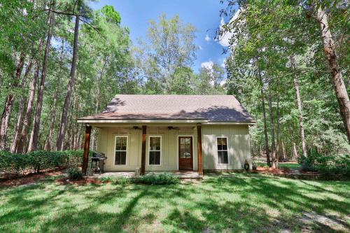 The Camellia Cottage private family space — 4-Star Luxury Hotel in Statesboro, United States