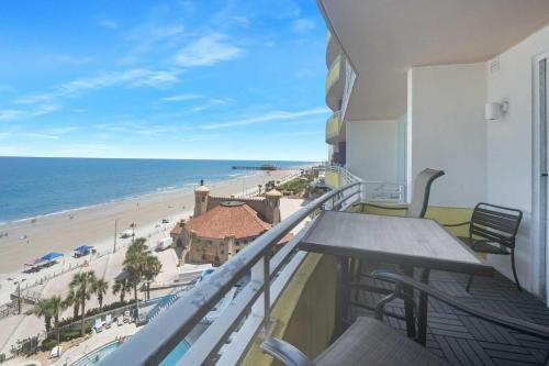 Luxury 9th Floor 1 BR Condo Direct Oceanfront Wyndham Ocean Walk Resort Daytona Beach 906 in Daytona Beach, United States