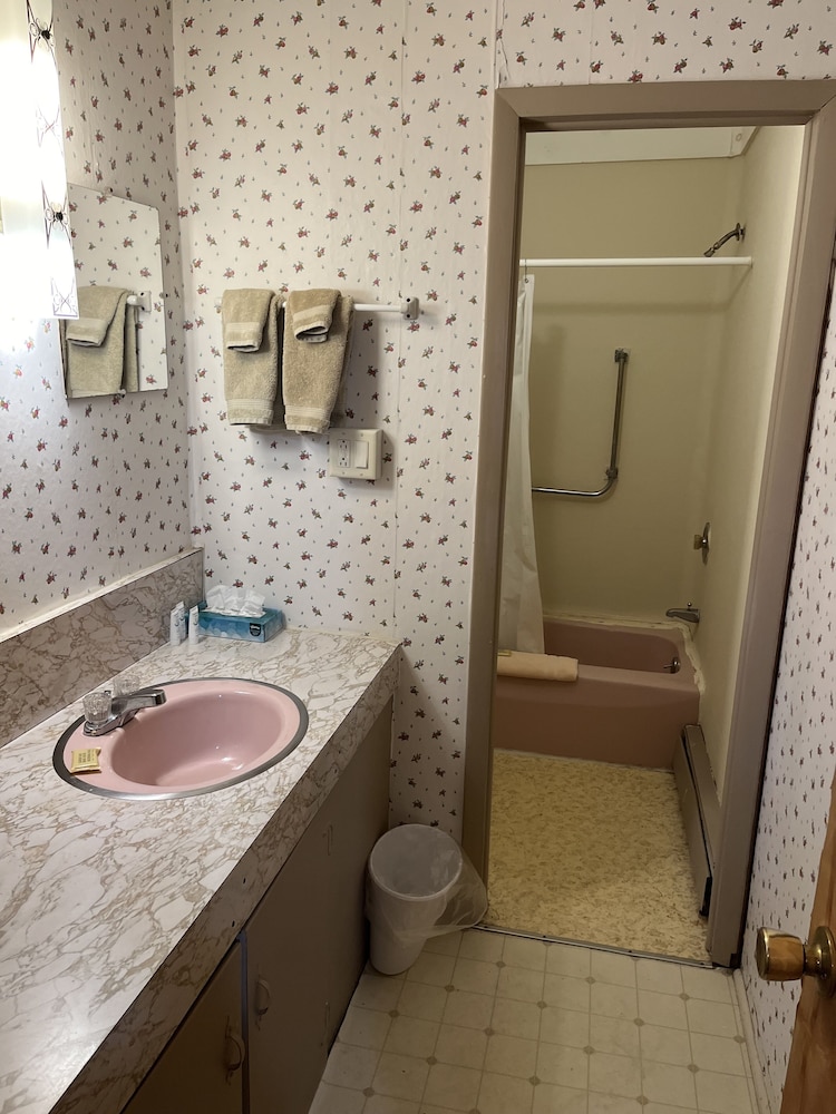 Brookside Motor Inn - photo 24