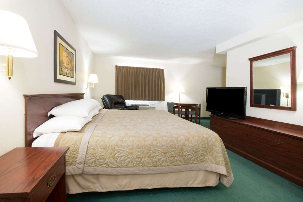 Super 8 by Wyndham Richmond - photo 18