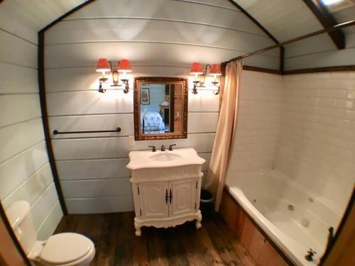 Tiny Home Cottage Near the Smokies #7 Tilly - photo 9