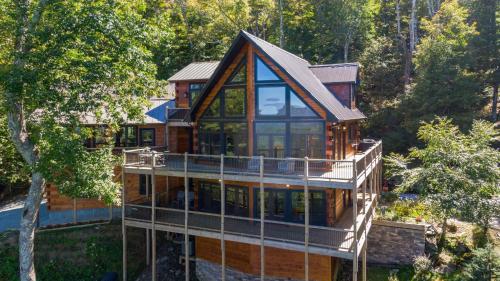 Rested Traveler in Blowing Rock, United States