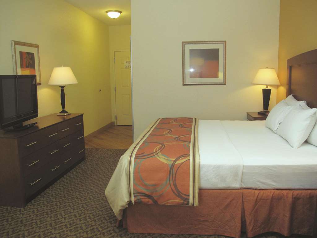 La Quinta Inn & Suites by Wyndham Lawton Fort Sill - photo 13