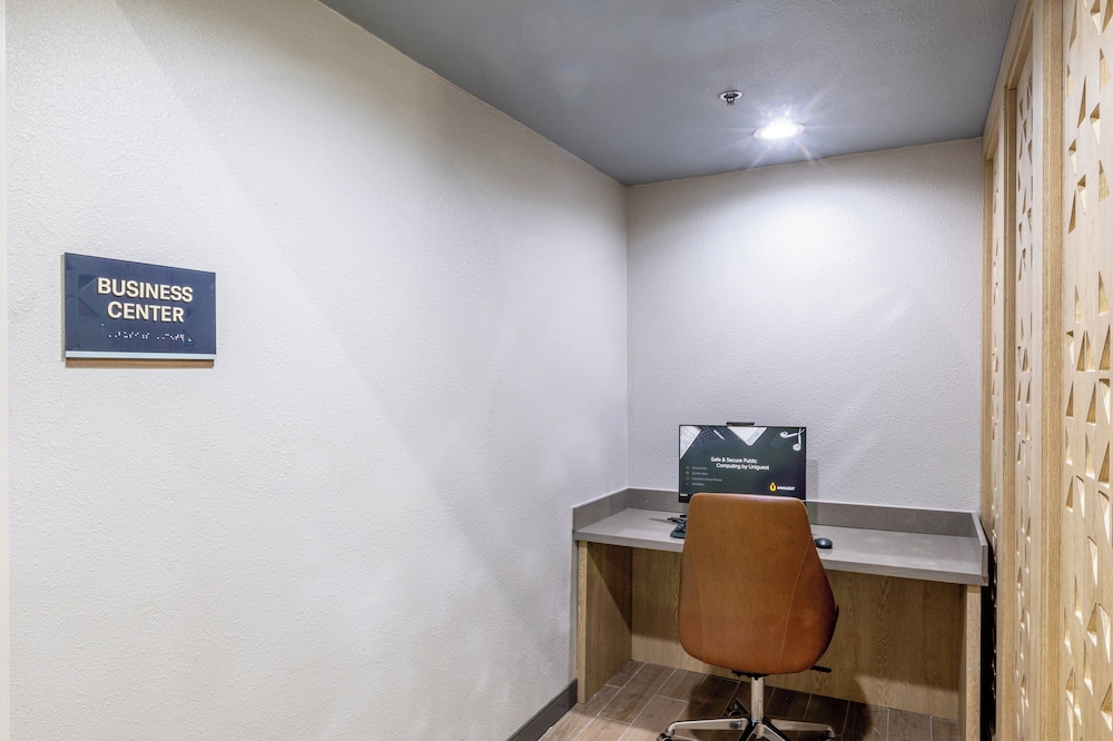 Candlewood Suites Wichita Northwest - photo 41