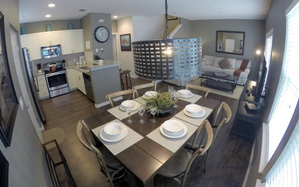 Lucaya 4 Bedrooms 4 Baths Townhome Spacious Living Room - photo 8