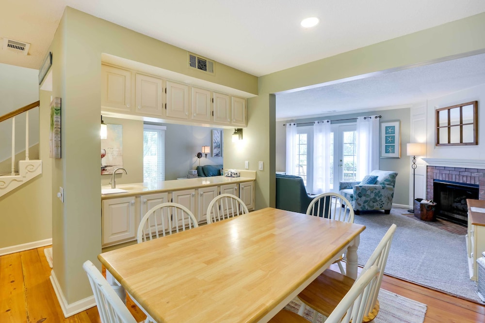 Hilton Head Resort Condo w Pool Access - photo 21