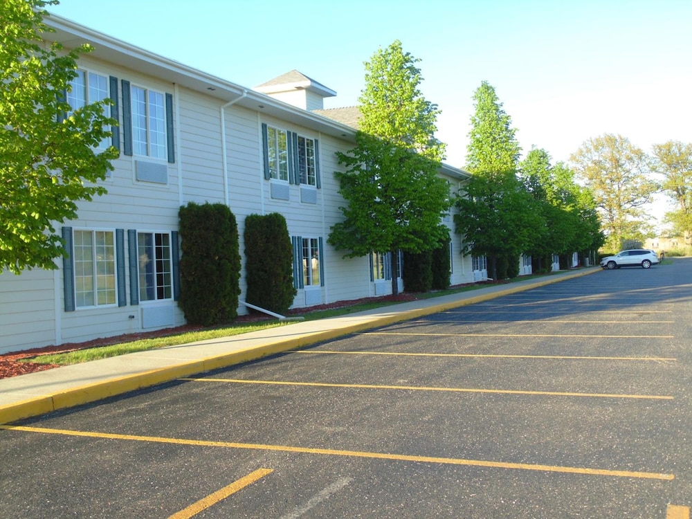 American Inn and Suites Houghton Lake - photo 34