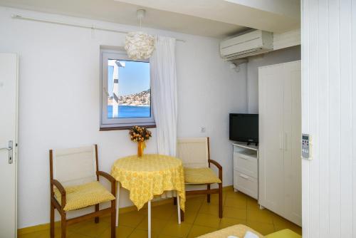 1 Bedroom Cozy Apartment In Dubrovnik