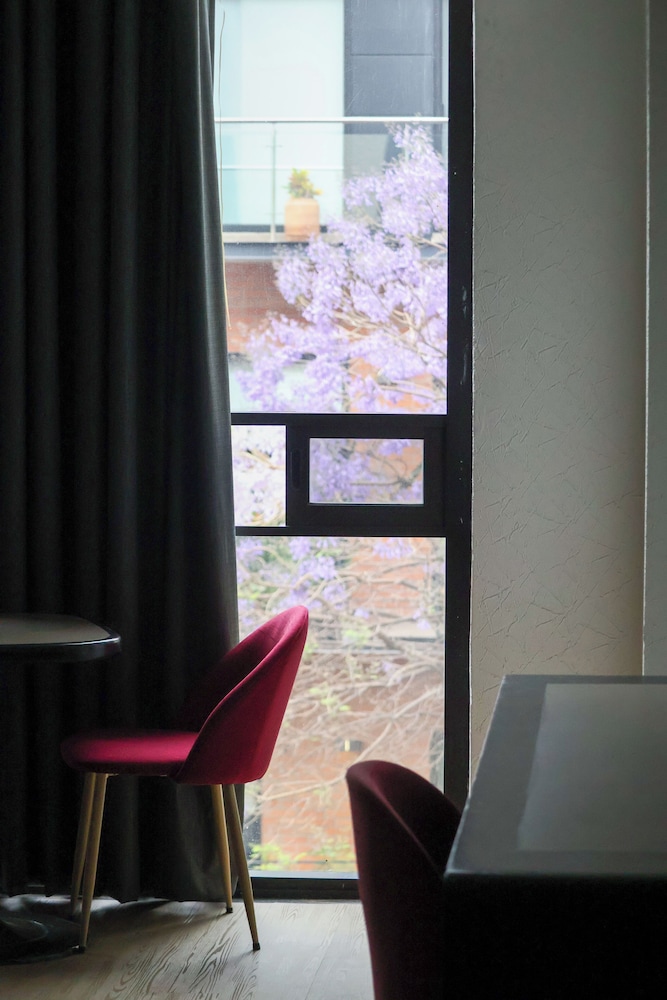 Hotel Embassy