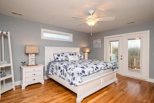 Beach 45 by Oak Island Accommodations - photo 3