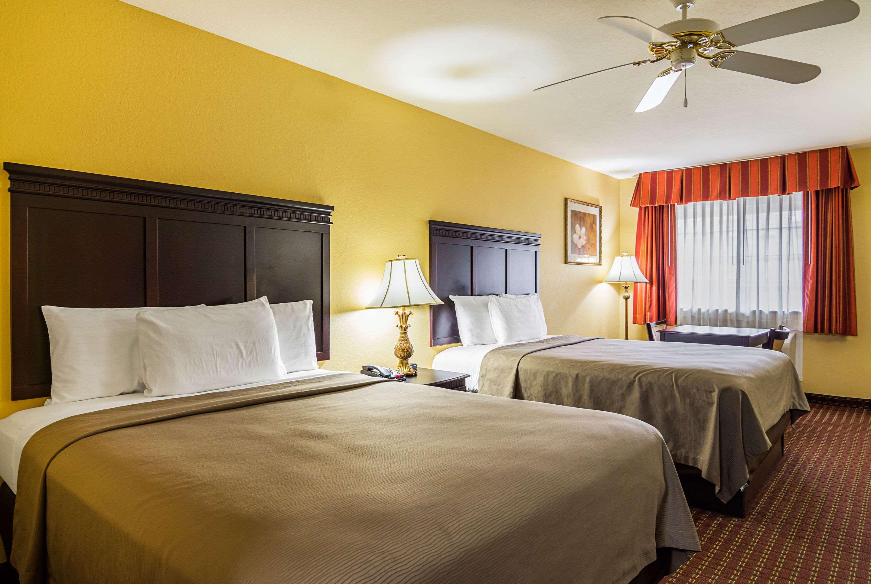 Bryant Inn & Suites - photo 11