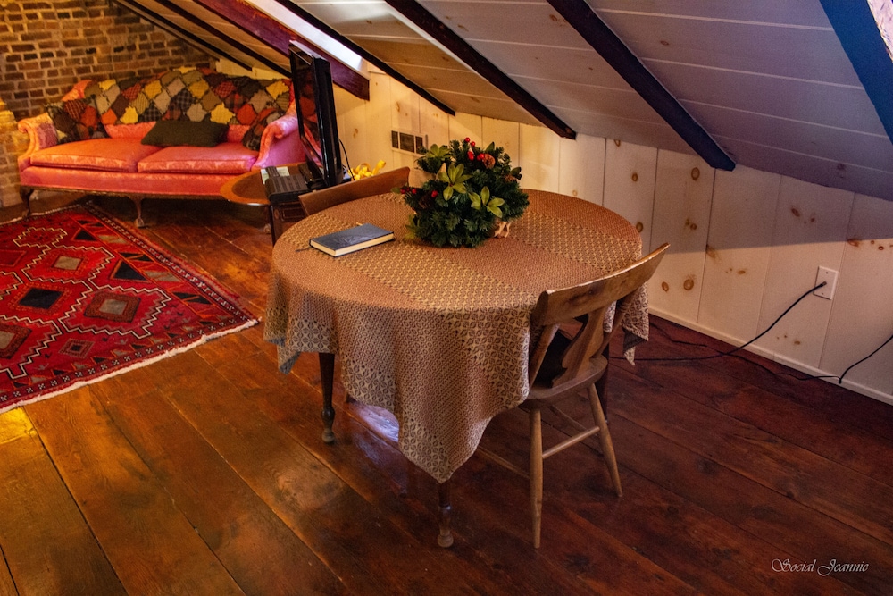 Inn at Lincoln Square - photo 27
