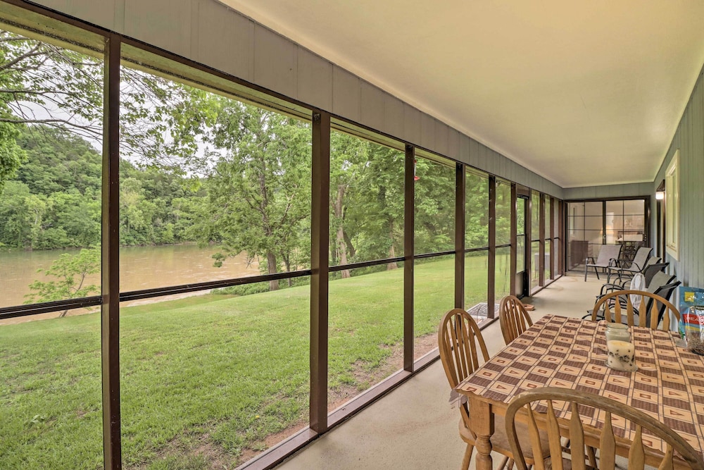 Norfork Getaway Walk in White River Access — hotel in Gassville