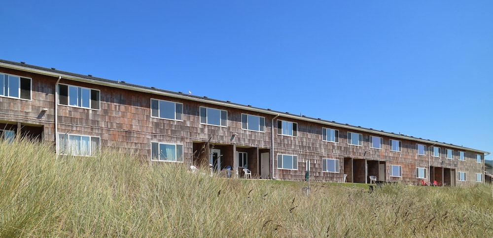 Silver Sands Motel - photo 30