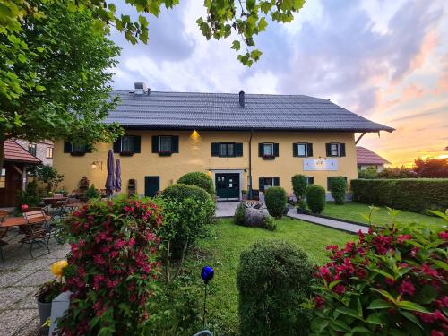 Gasthof zur Strass — hotel in Eugendorf