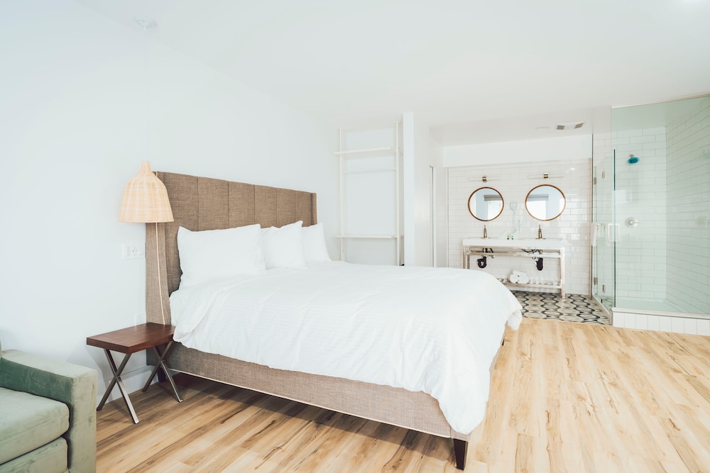 The Belmont Shore Inn - photo 18