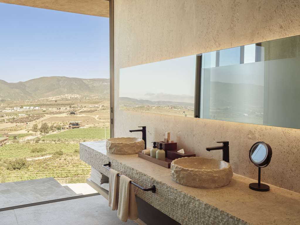 Winemaker's Tree-Bedroom Villa Bathroom