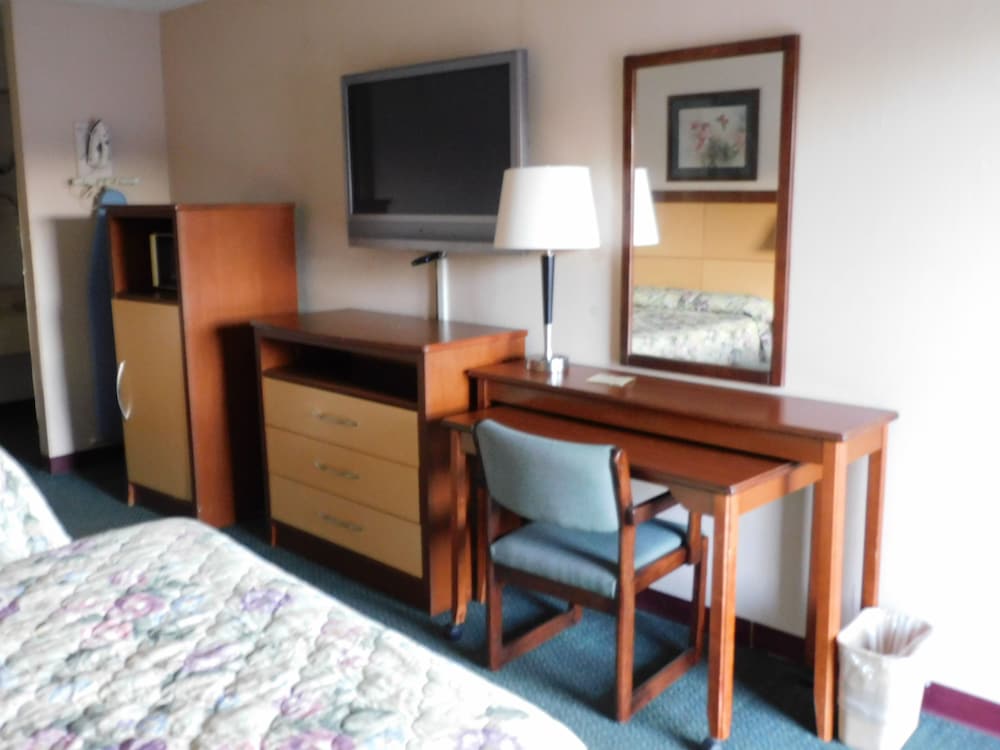 Camilla Inn & Suites - photo 11