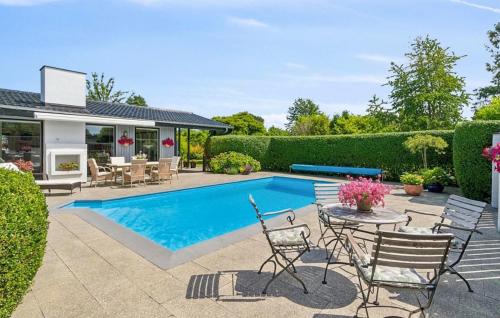 Lovely Home In Gilleleje With Sauna — 5-Star Luxury Hotel in Gilleleje, Denmark