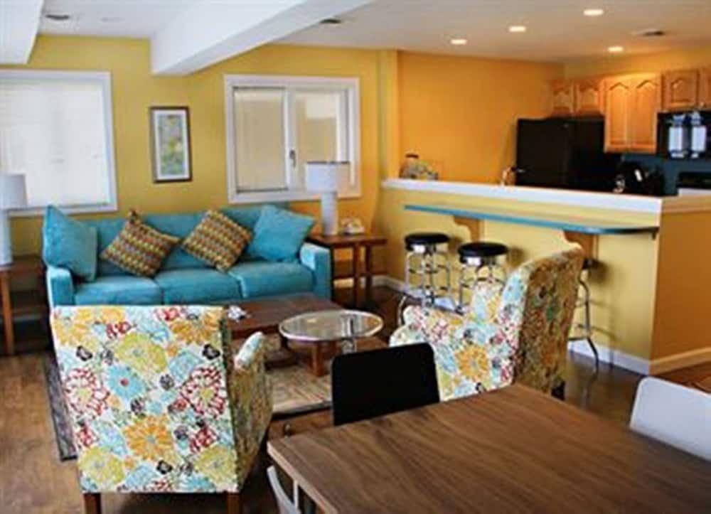 Surfside Hotel and Suites - photo 29