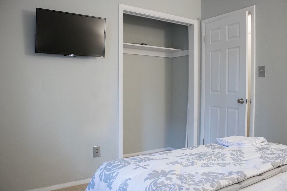 Modern Upscale Private Room - photo 4