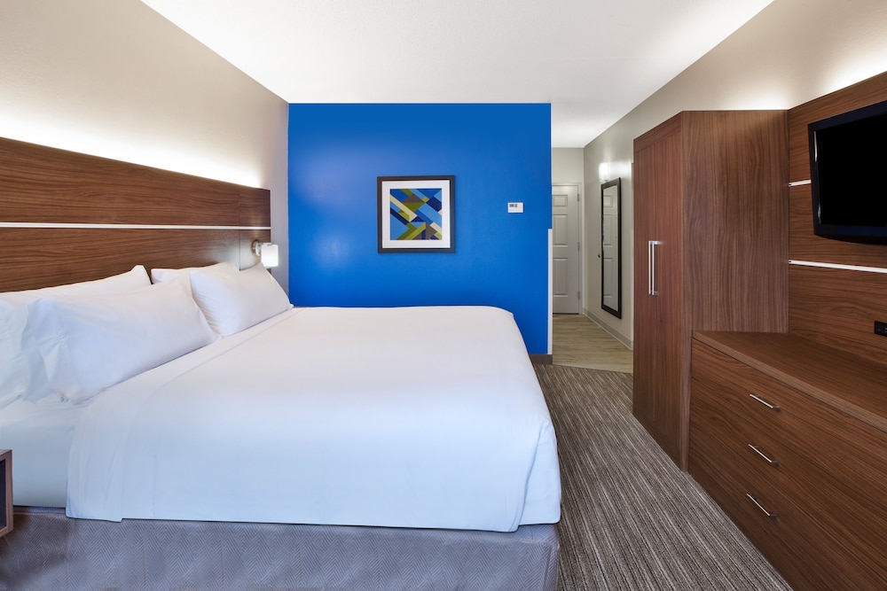 Holiday Inn Express & Suites Manchester by IHG - photo 6