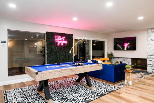 Resort Style Living with Pool Arcade Near Disney — hotel in Fullerton