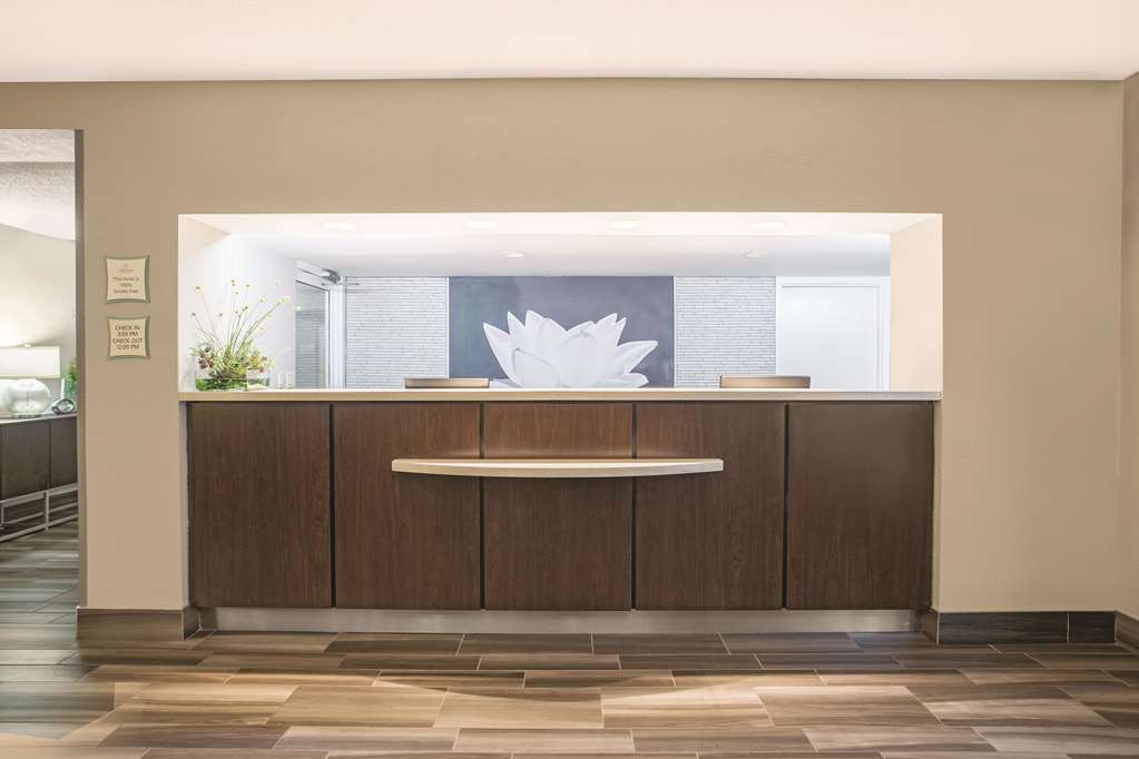 La Quinta Inn & Suites by Wyndham Fort Lauderdale Tamarac - photo 6